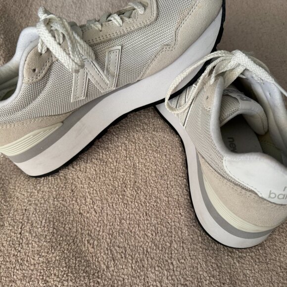 New Balance 574 Suede Mesh Sneakers – Size 8, White/Nude - Picture 7 of 8